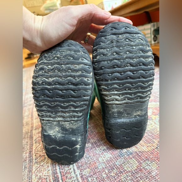 Bogs Kids' Teal Floral Boots size 4 - Picture 3 of 6